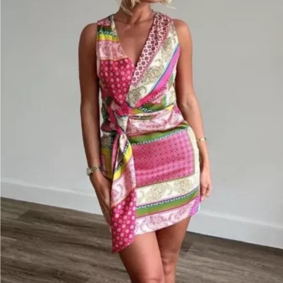 Zara pink /Green Patchwork Print Dress
Sleeveless v neck mini dress - Picture 4 of 12